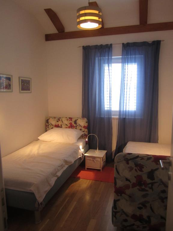 Apartments Jela Rogoznica Szoba fotó