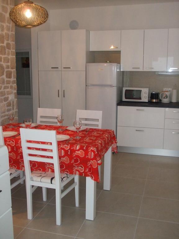 Apartments Jela Rogoznica Szoba fotó